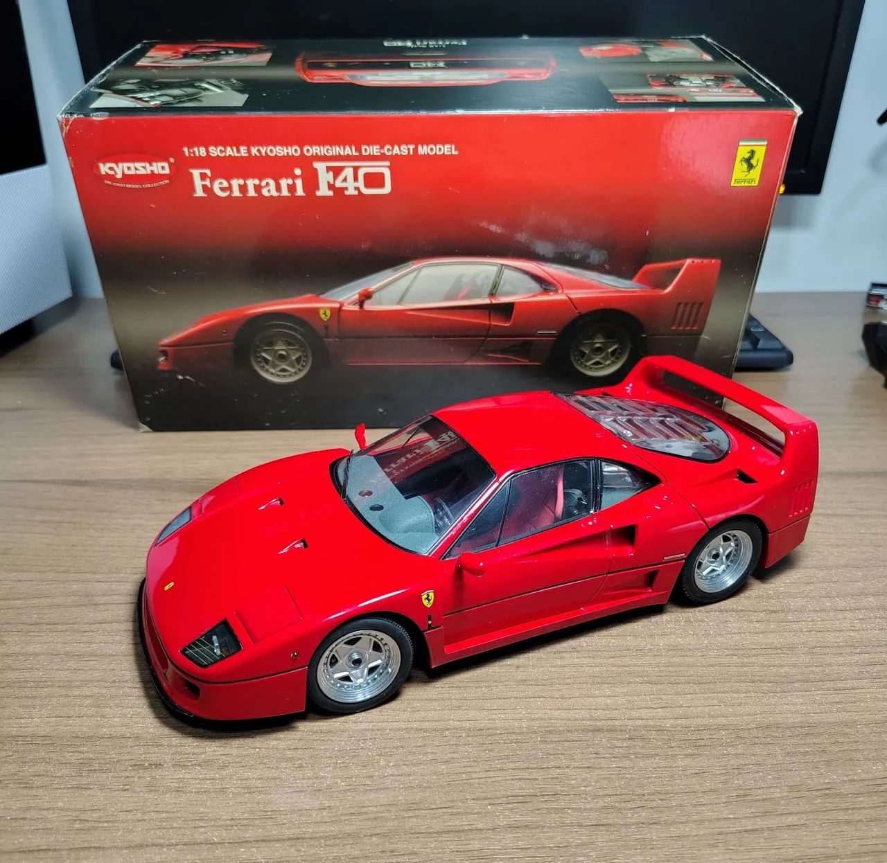 Kyosho 1/18 Ferrari F40 Miniatura 