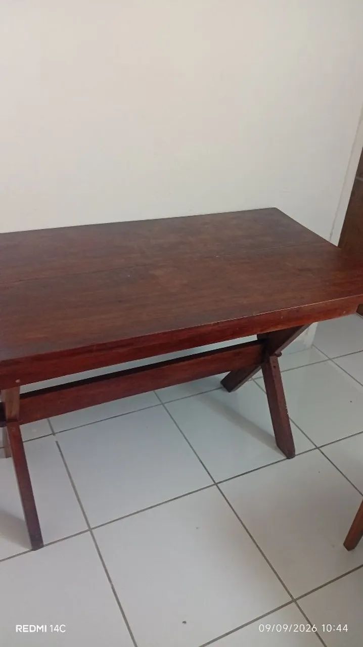 Mesa em Madeira Maciça 