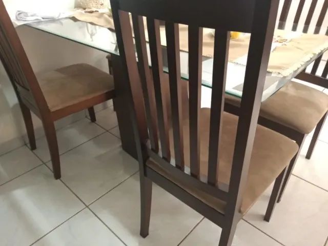 mesa de jantar com vidro e quatro cadeiras - Foto 2