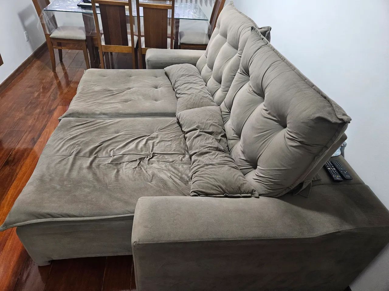 Vendo Sofá retrátil muito conservado - Foto 2