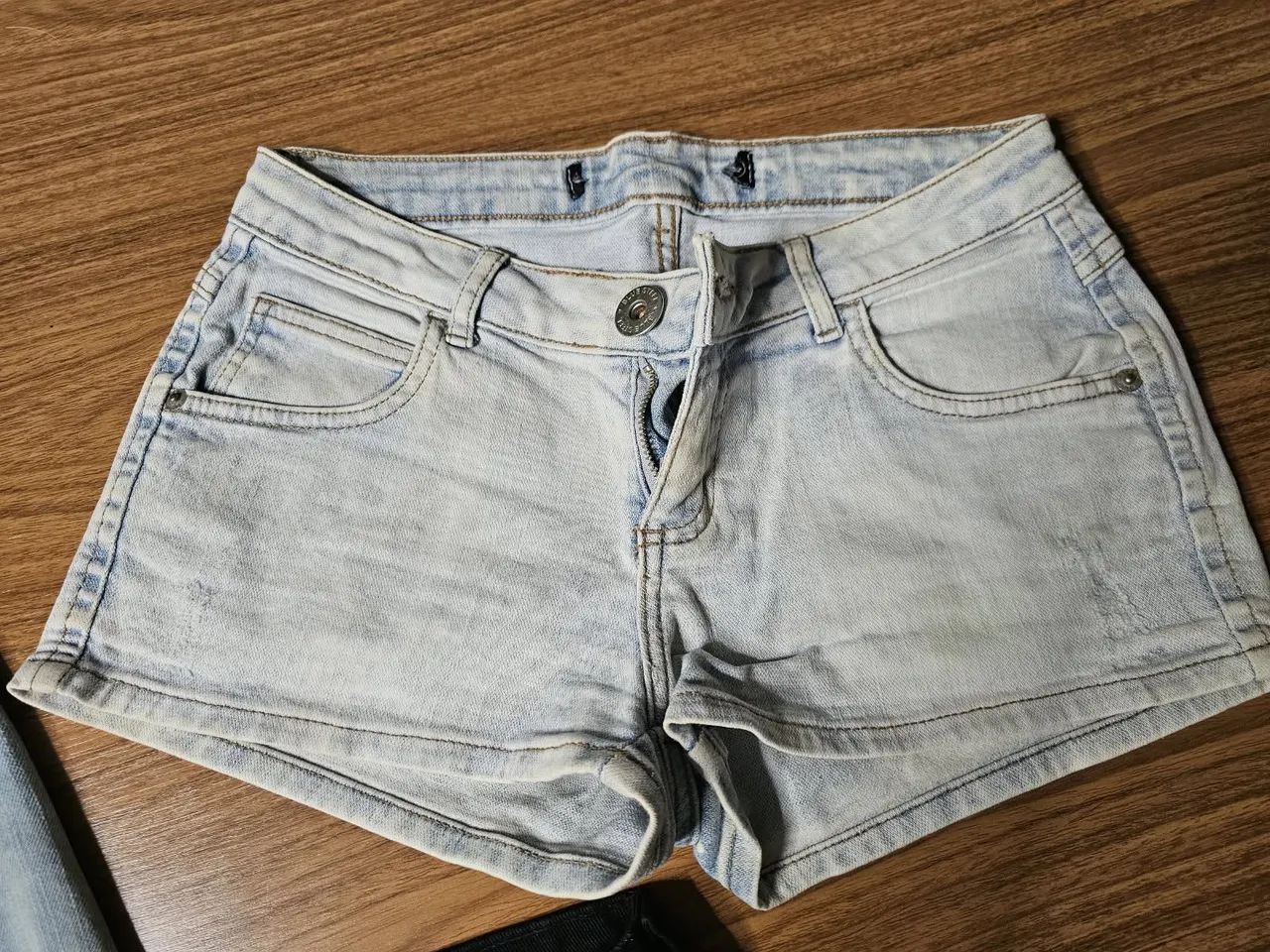 1 saia jeans e 2 shorts jeans - Foto 2