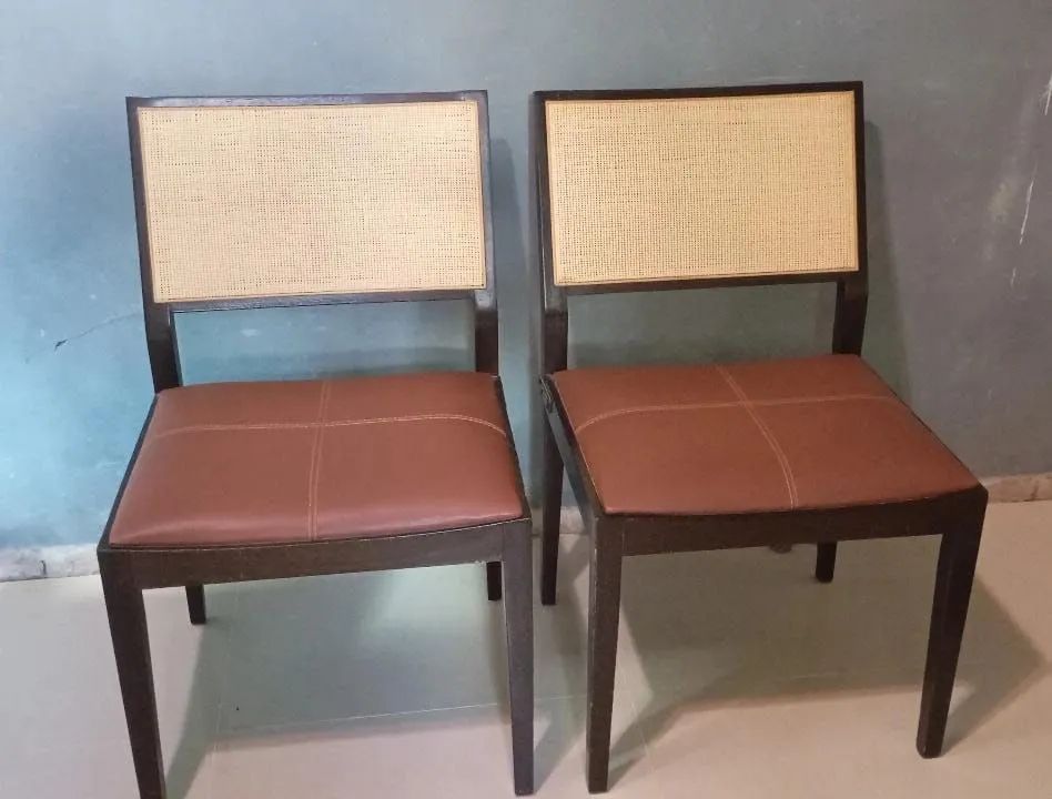 VENDO!! SOFA DE LINHO E CADEIRAS COM CAPA!! - Foto 2