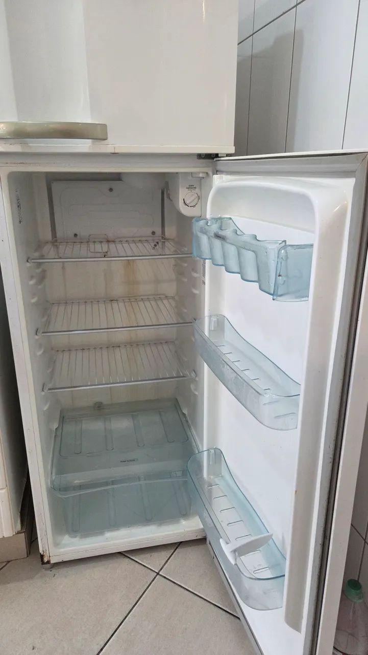 Geladeira 260 Litros Electrolux DC34A - Foto 3