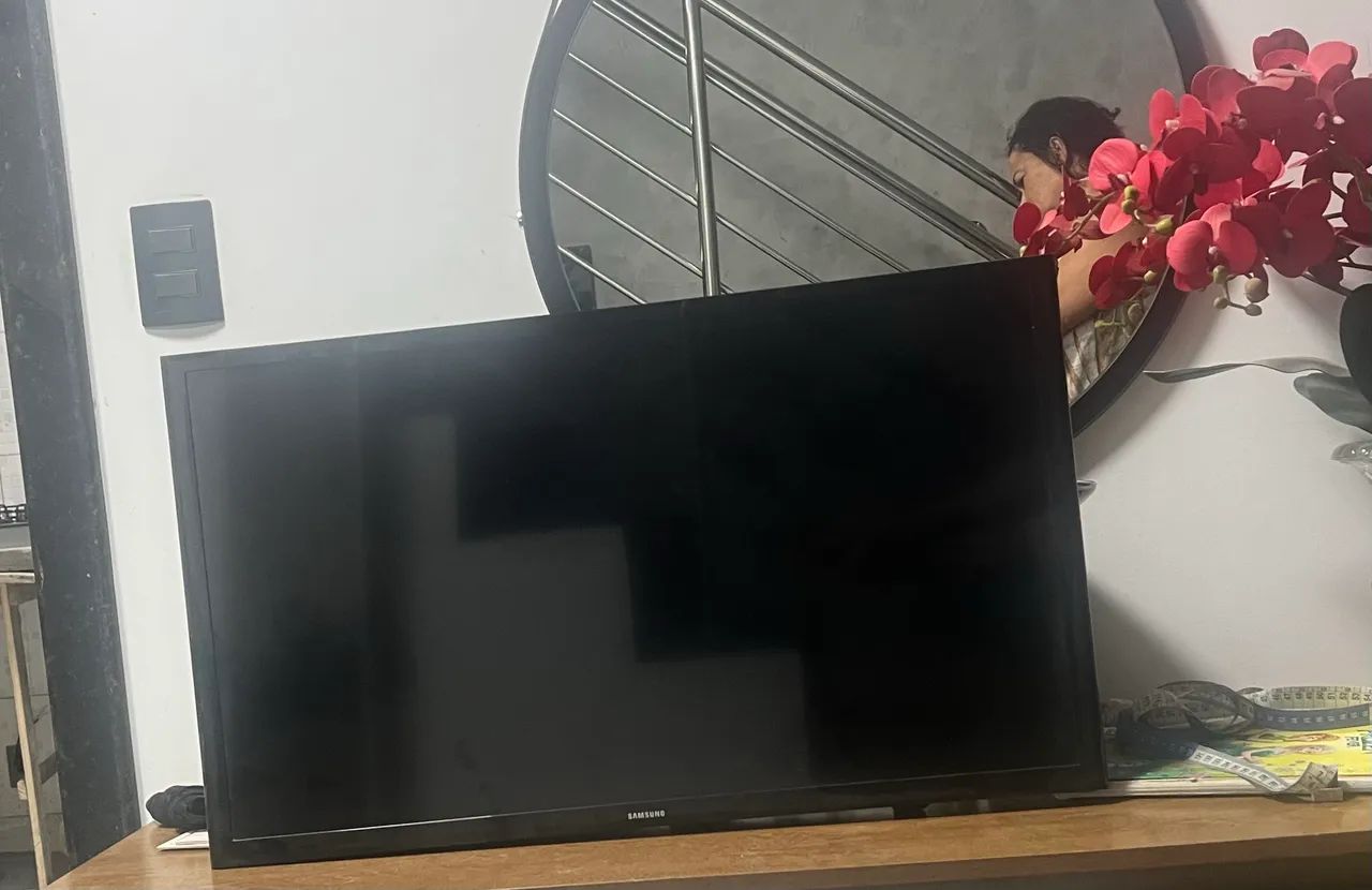 Vende-se uma smart TV 32 polegadas Samsung - Foto 2