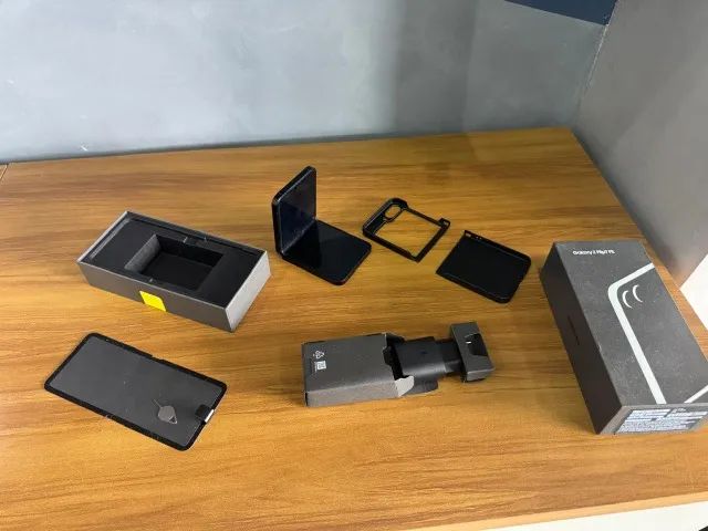 Smartphone dobrável Samsung Z Flip 7 FE - Foto 2