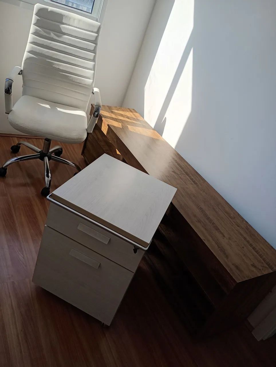 Rack, gaveteiro é cadeira 