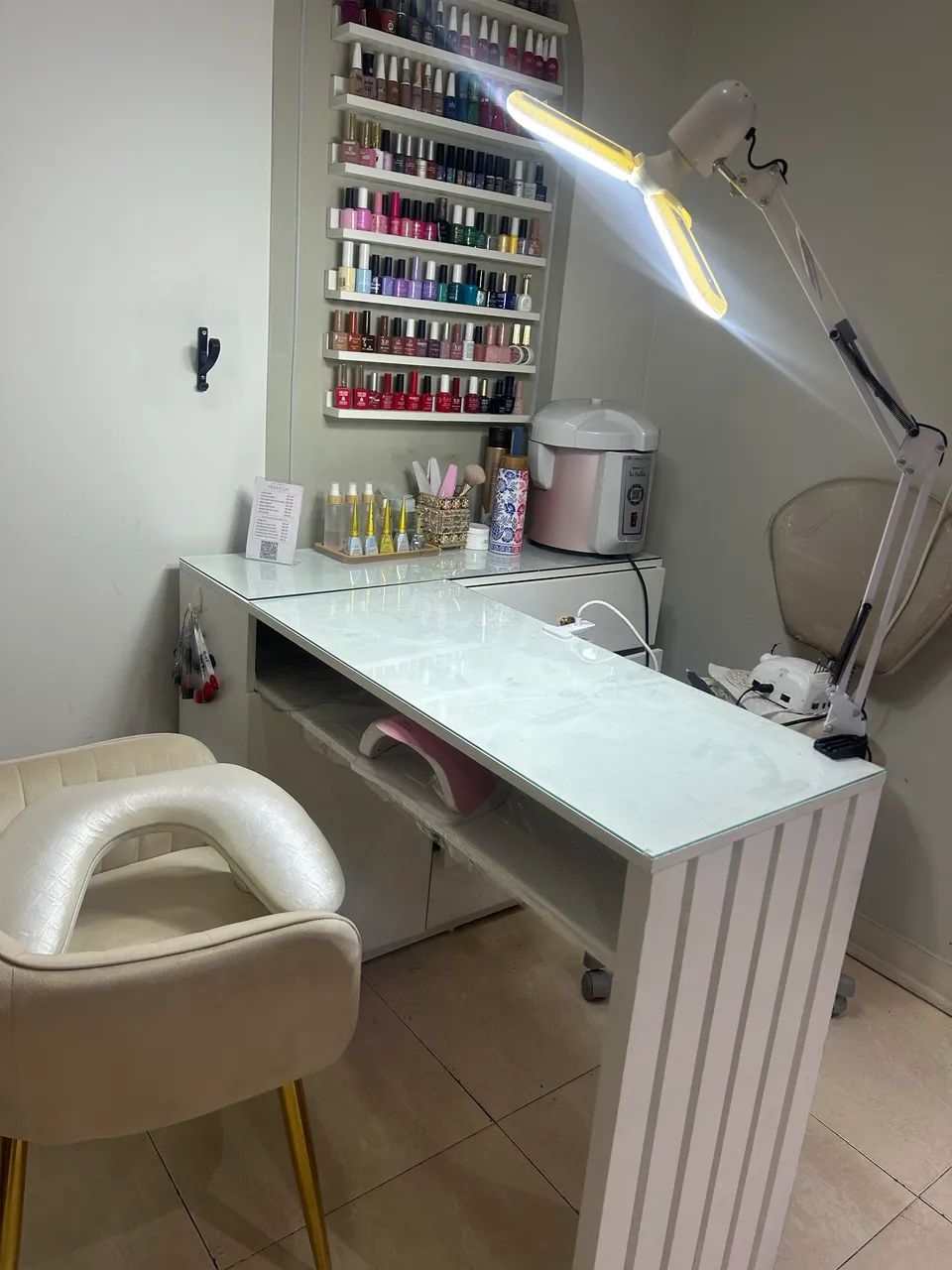 Mesa nail designer manicure