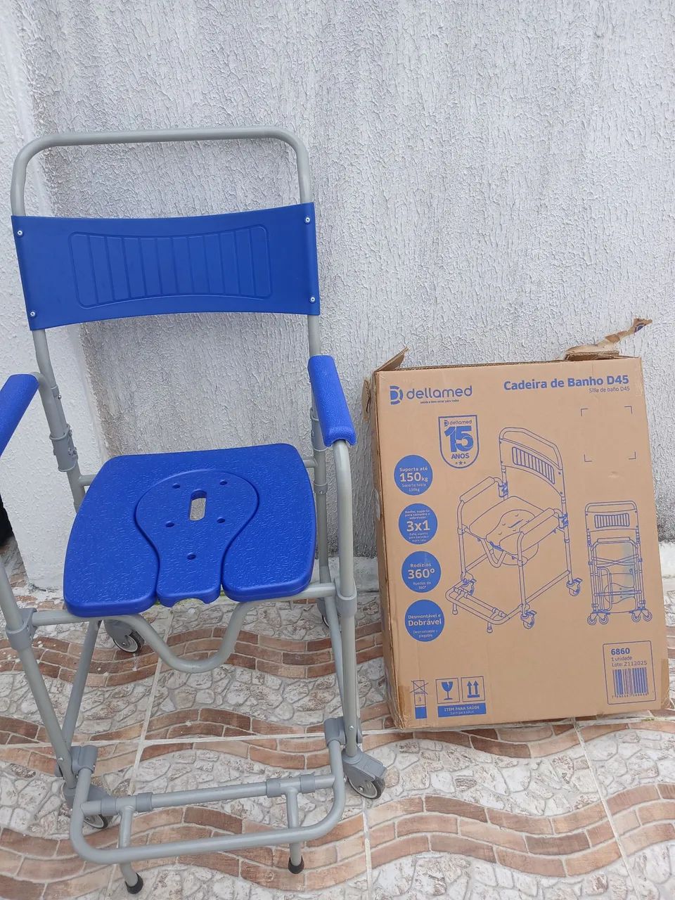 Vendo uma cadeira de roda de banho nova. - Foto 2