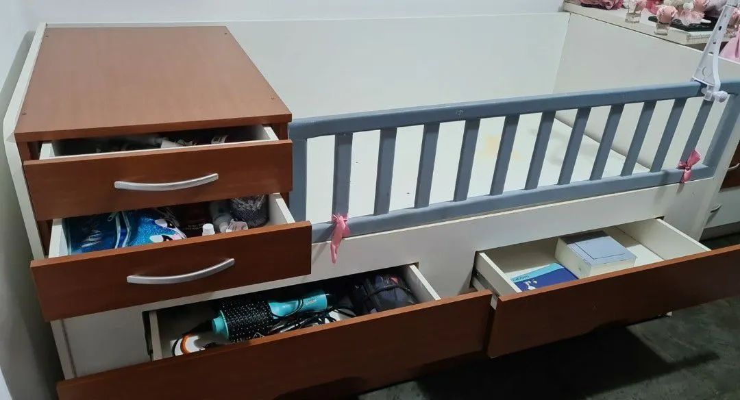 Cama + cama auxiliar + grade que pode ser removida + 4 gavetas enormes com corrediças - Foto 3