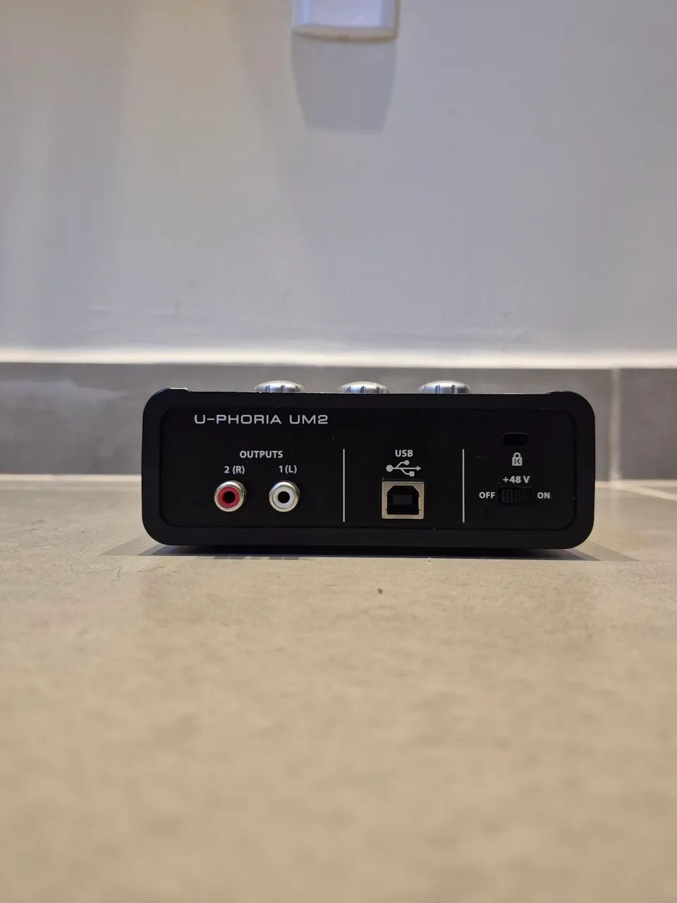 Interface de Áudio Behringer U-Phoria UM2 - Foto 2