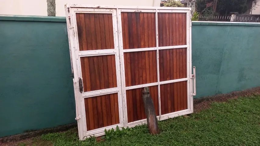 Vendo portão de garagem - Foto 2