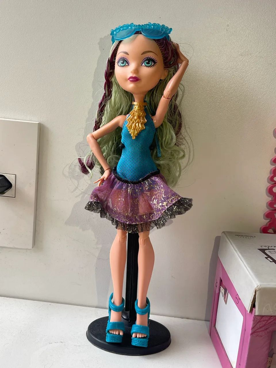 Ever After High Madeline Hatter Praia Encantada Boneca 
