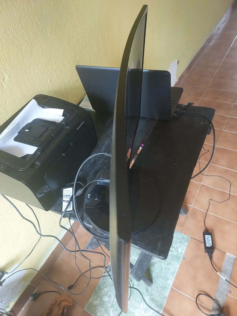 Monitor Curvo 27" samc/ tela quebrada! - Foto 2