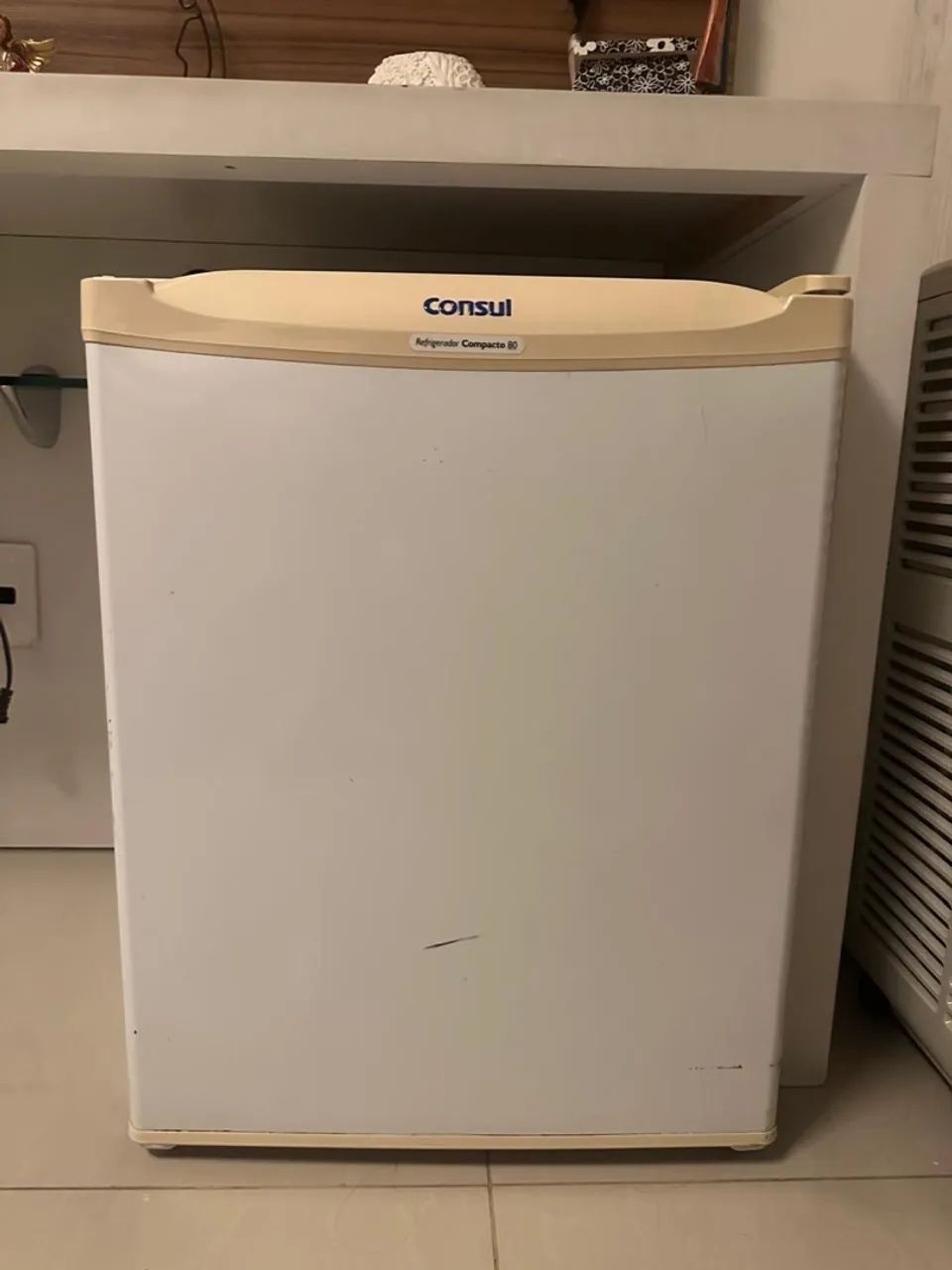 Frigobar Cônsul 80L compacto 