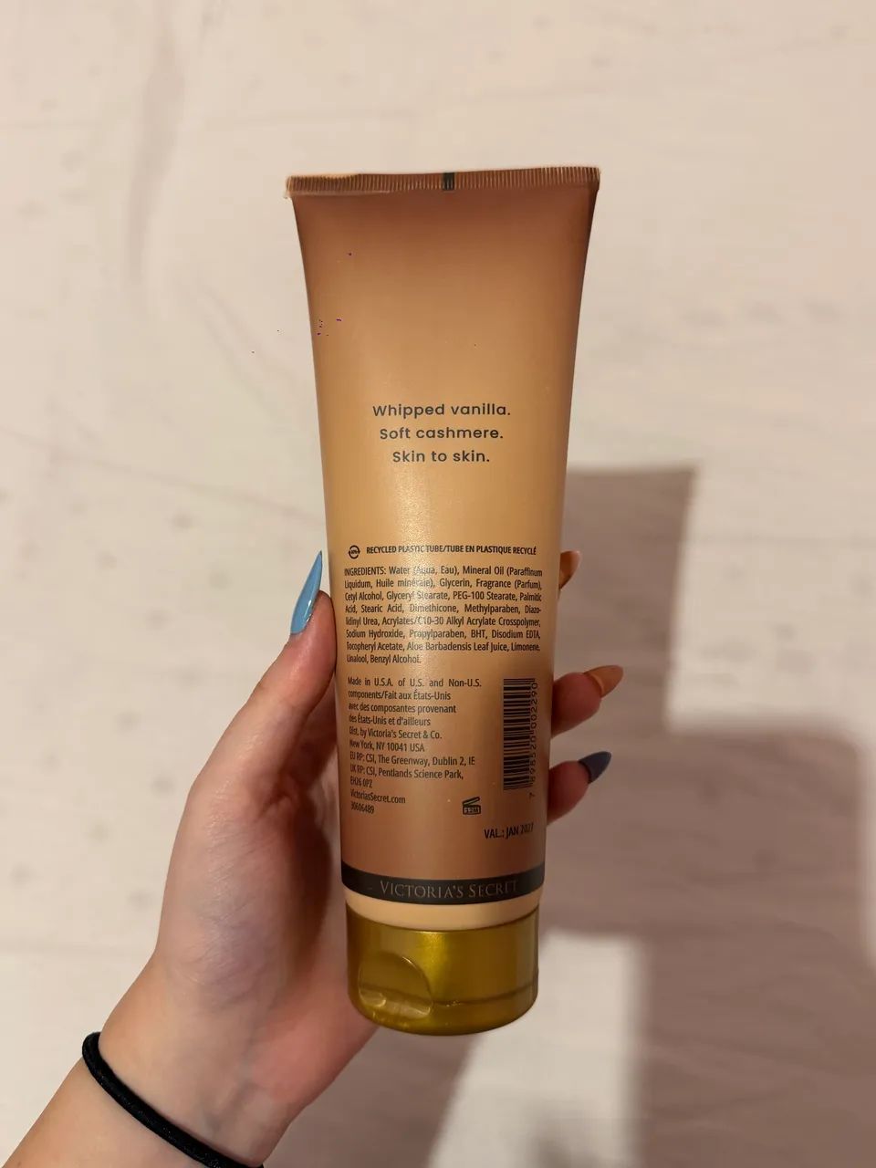 Loção Corporal Perfumada Bare Vanilla 236 ml. Não Original - Foto 2
