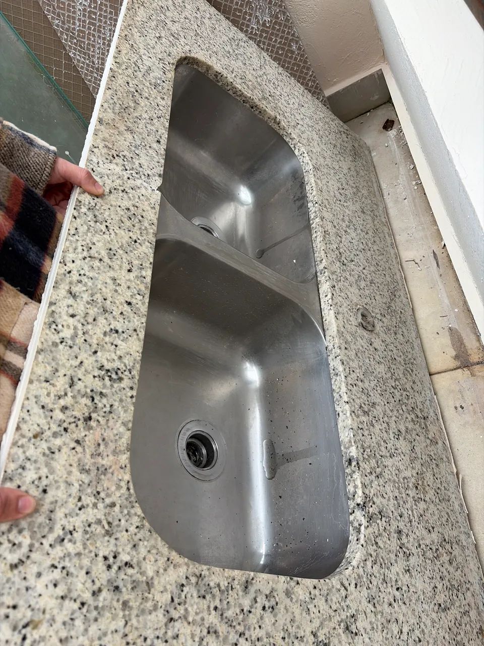 bancada de cozinha de pedra com duas cubas - Foto 2