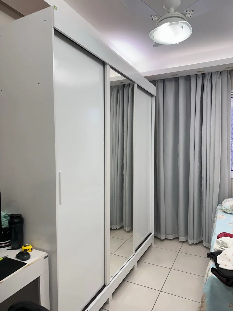 Guarda roupa com espelhos  - Foto 2