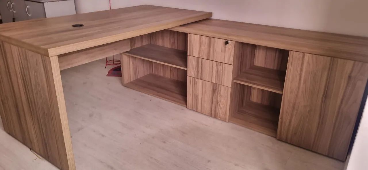 Mesa de escritório grande 