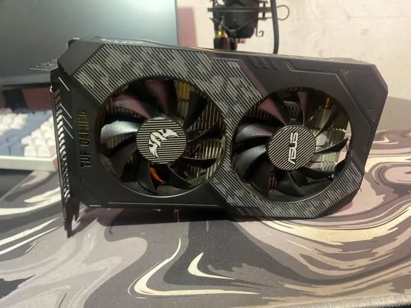 GTX 1650 ASUS TUF  - Foto 3