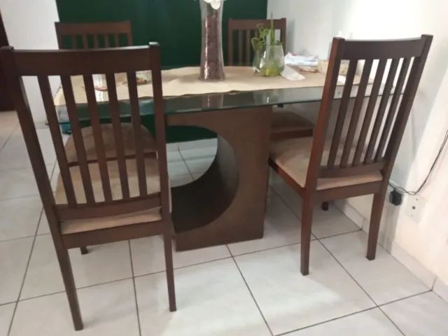 mesa de jantar com vidro e quatro cadeiras - Foto 4