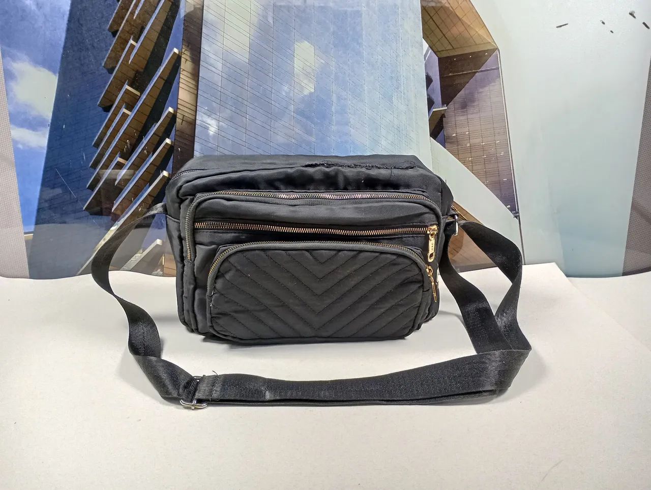 Bolsa de Ombro com 6 Bolsos - Ótimo Estado