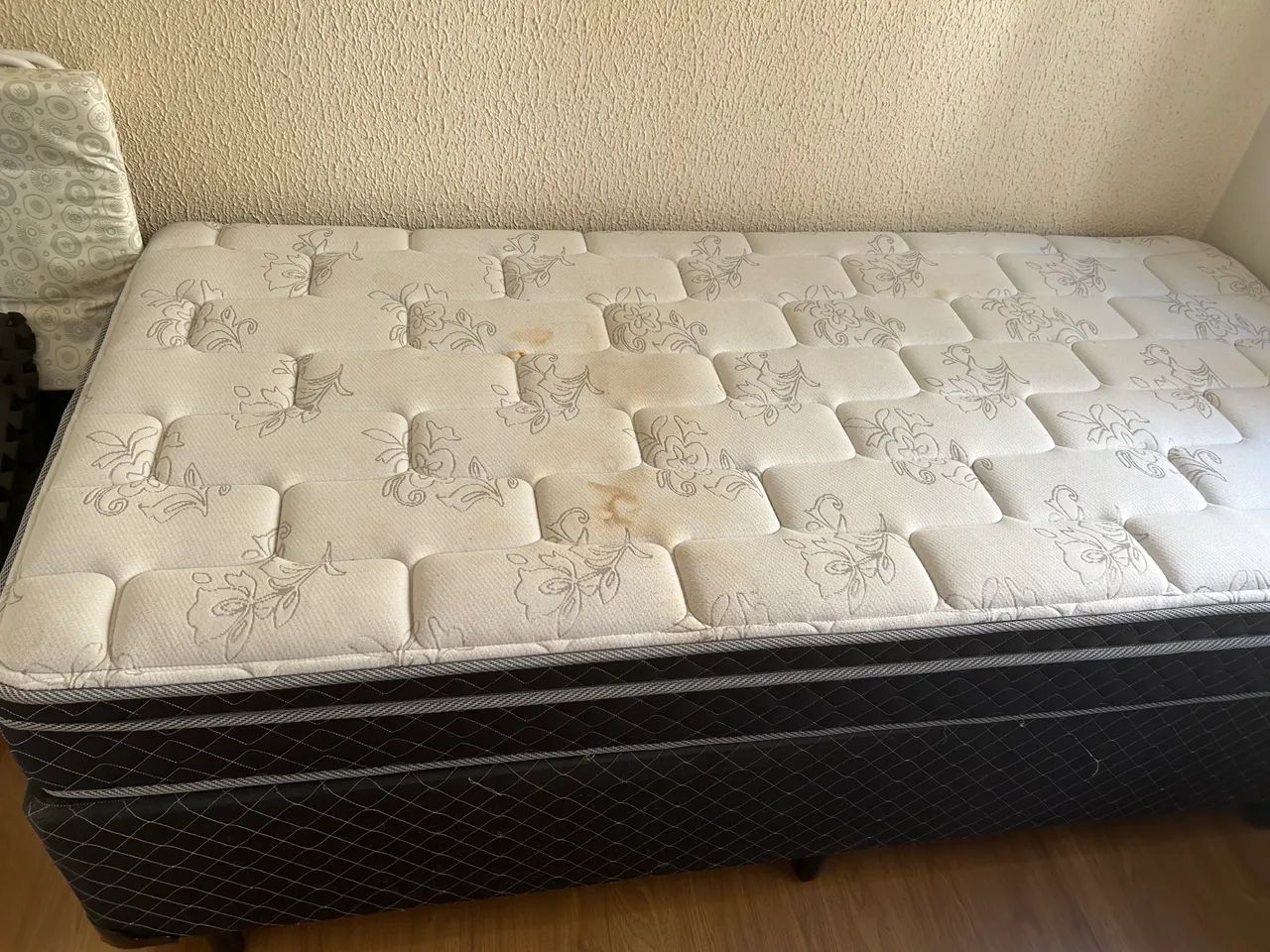 Vendo cama de solteiro  - Foto 4