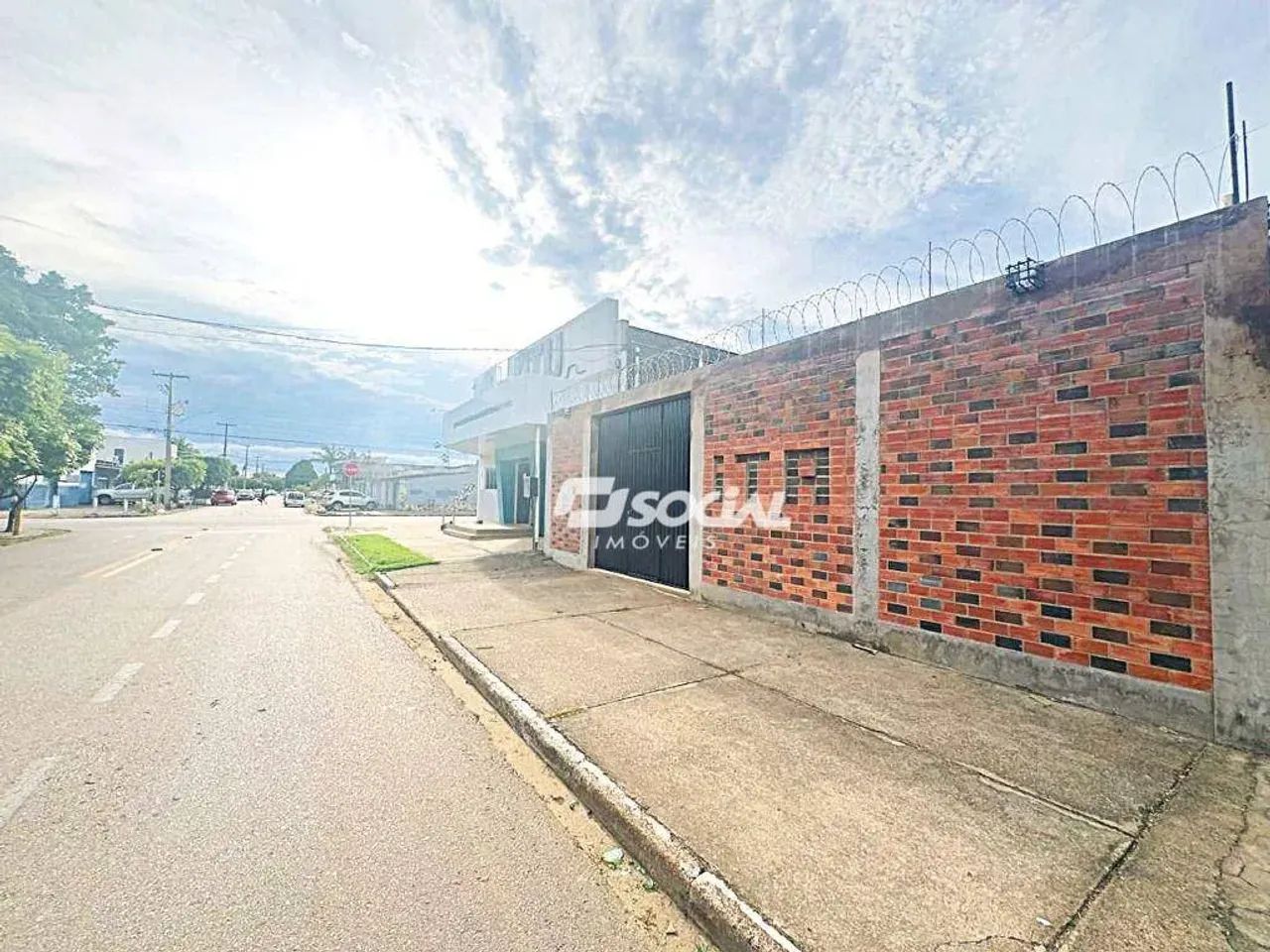 Ponto comercial estilo galpão novo com mezanino para locaçao, com estacionamento exclusivo - Foto 2