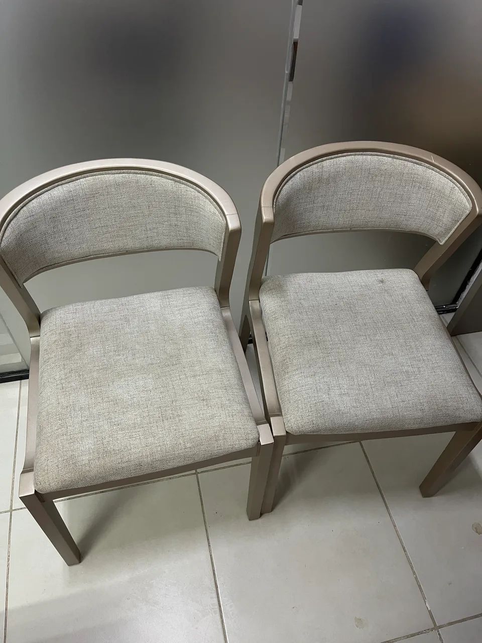 Cadeira estofada. 