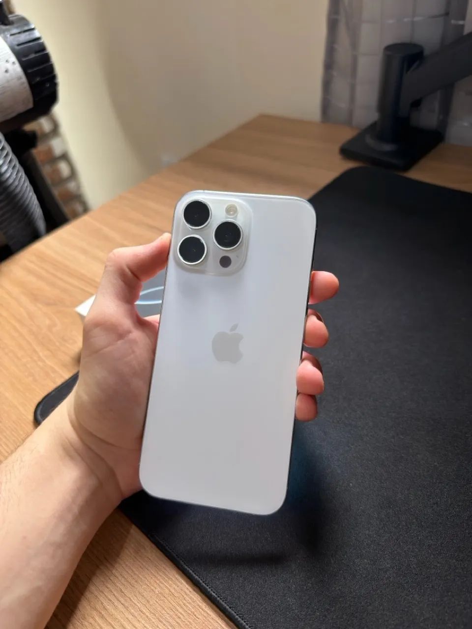 Iphone 16 Pro Max  256GB Titânio branco