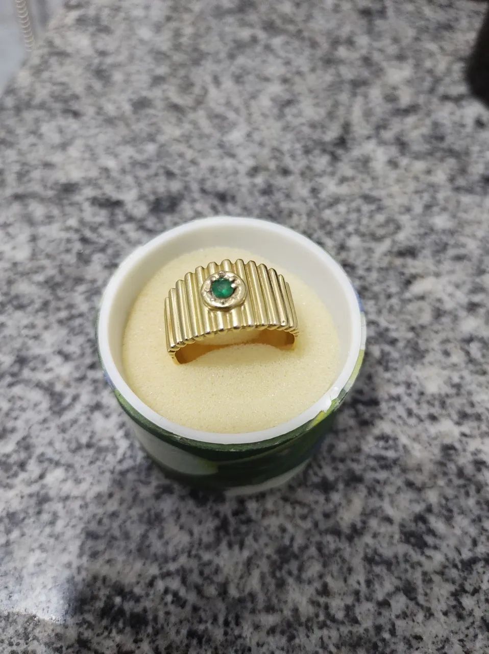 Anel Ouro 18k com esmeralda  - Foto 2