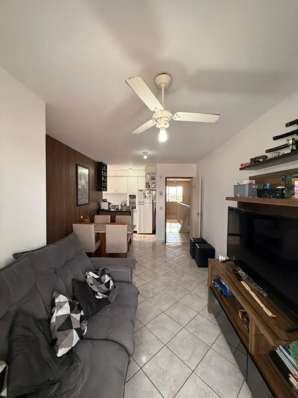 APARTAMENTO DE 2 QUARTOS COM VARANDA EM COLINA DE LARANJEIRAS