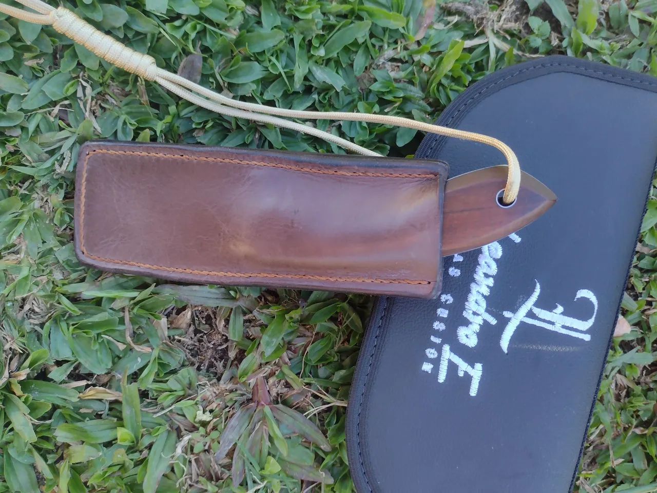 Faca feita do aç 5160 artesanal Edc