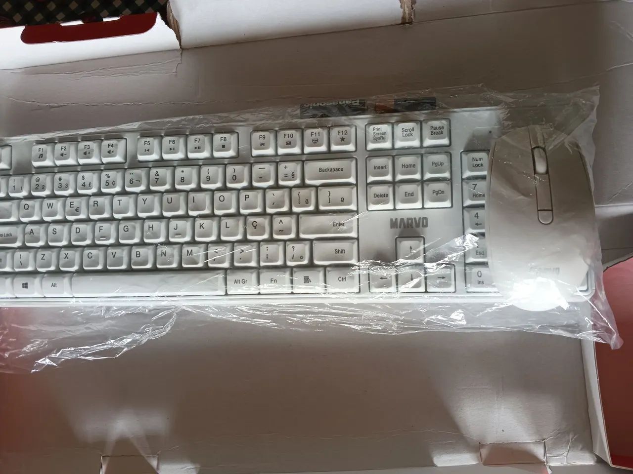 Teclado e Mouse Bluetooth Novo na Caixa Nunca usado!! - Foto 2