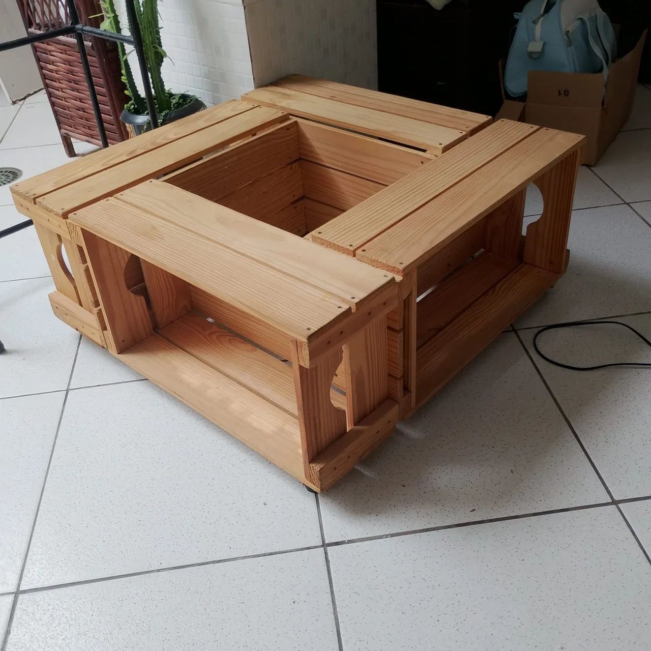 Mesa de centro feita de caixotes78cm x 35cm 