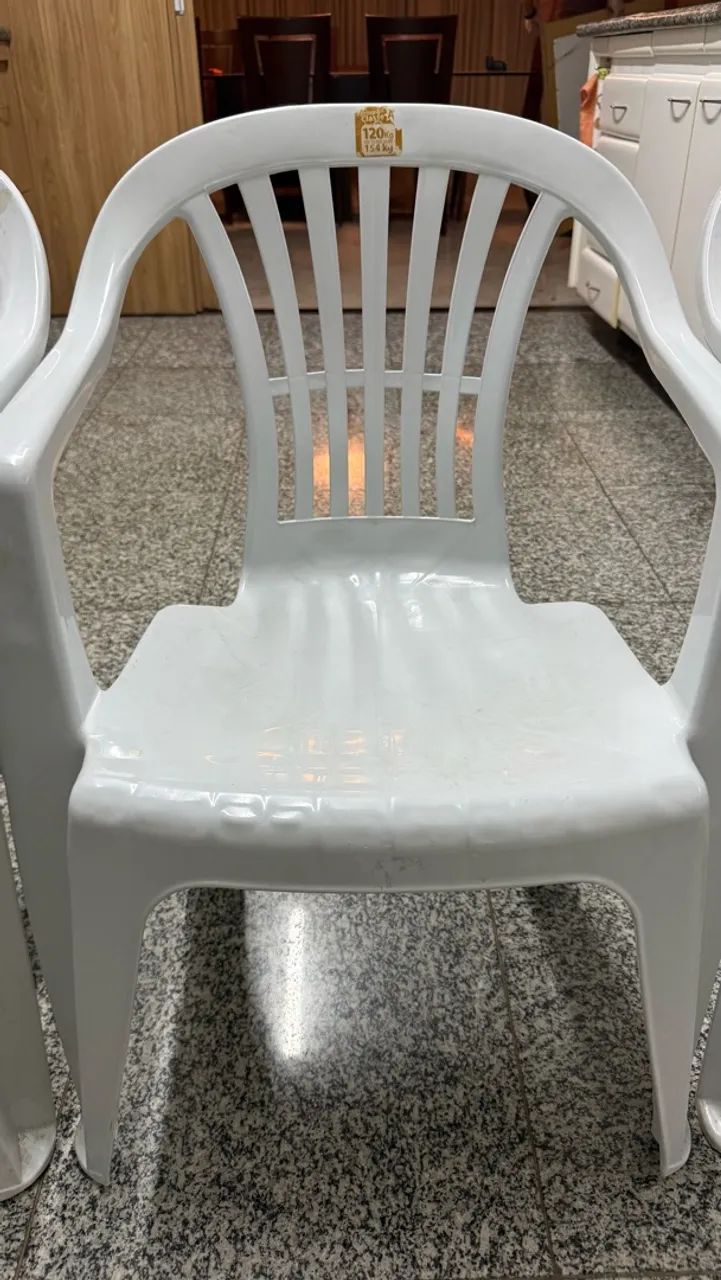 3 Cadeiras de Plástico  - Foto 2