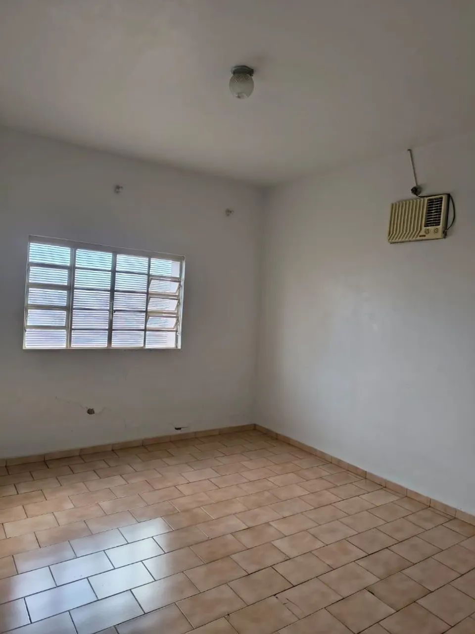 Casa , ótima localização 