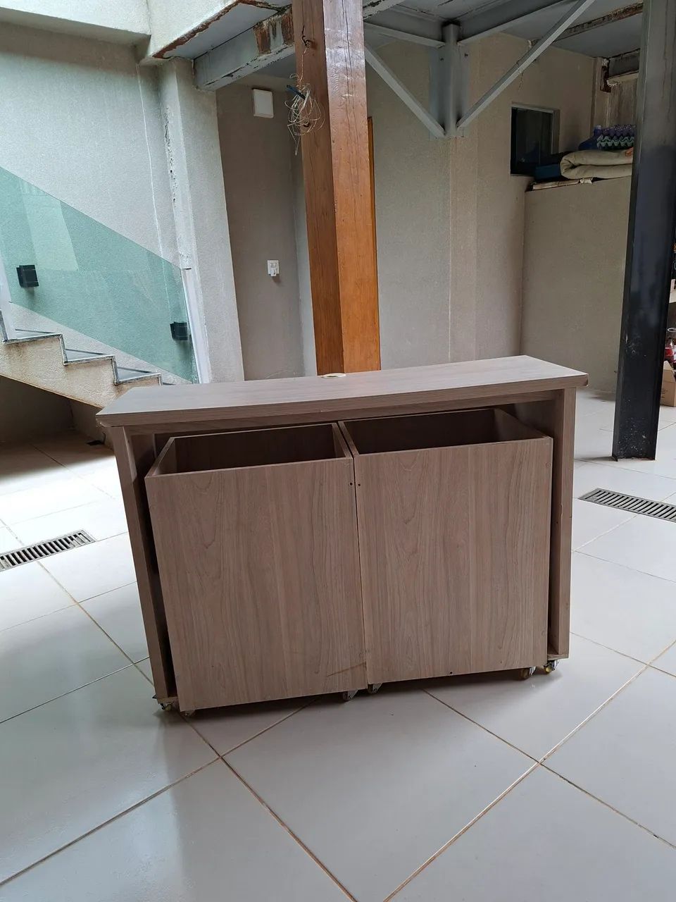 Mesinha para penteadeira ou computador com duas caixas baú 