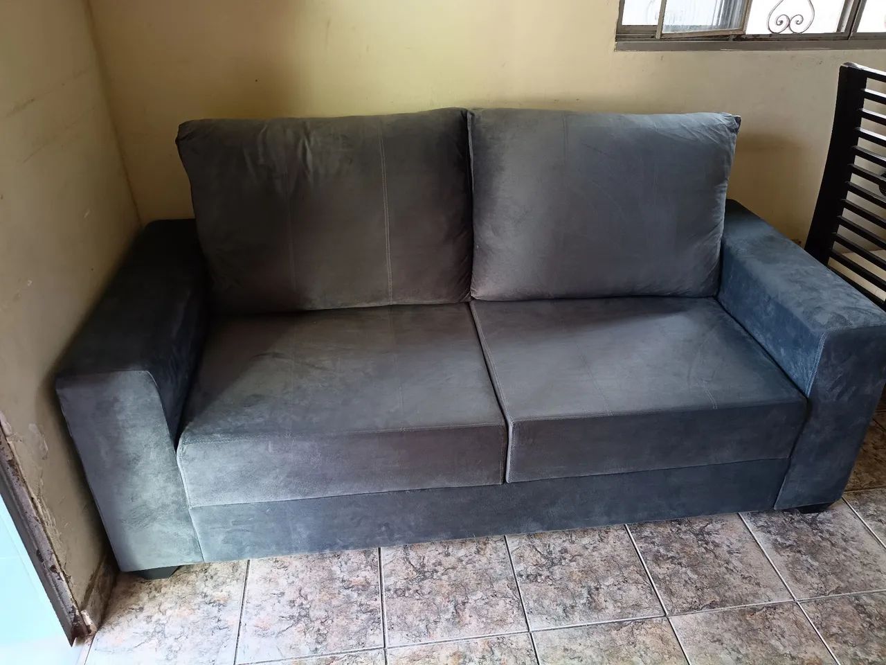 Sofá 3 lugares / cinza / novíssimo - Foto 4