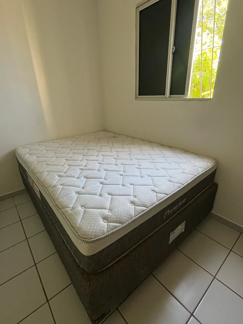 Cama box casal em ótimo estado pra vender logo - Foto 2
