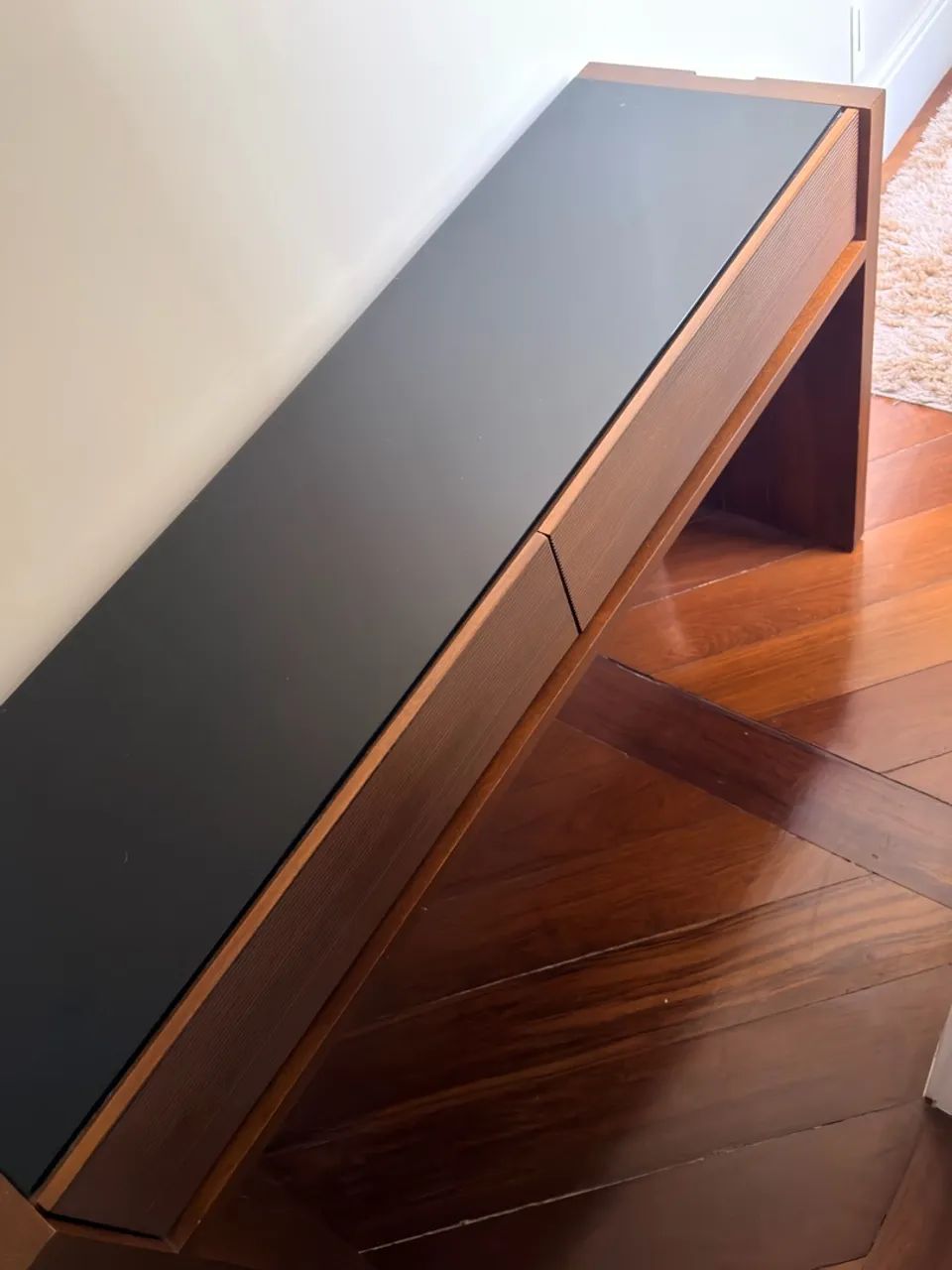Aparador com gavetas 