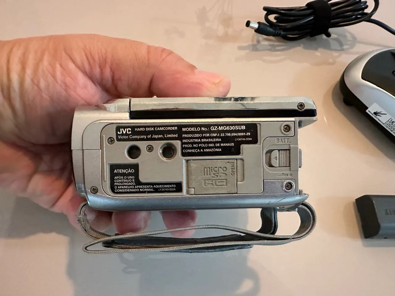Filmadora JVC Everio GZ-MG630 60GB HDD - Zoom 40x Estilo Vintage