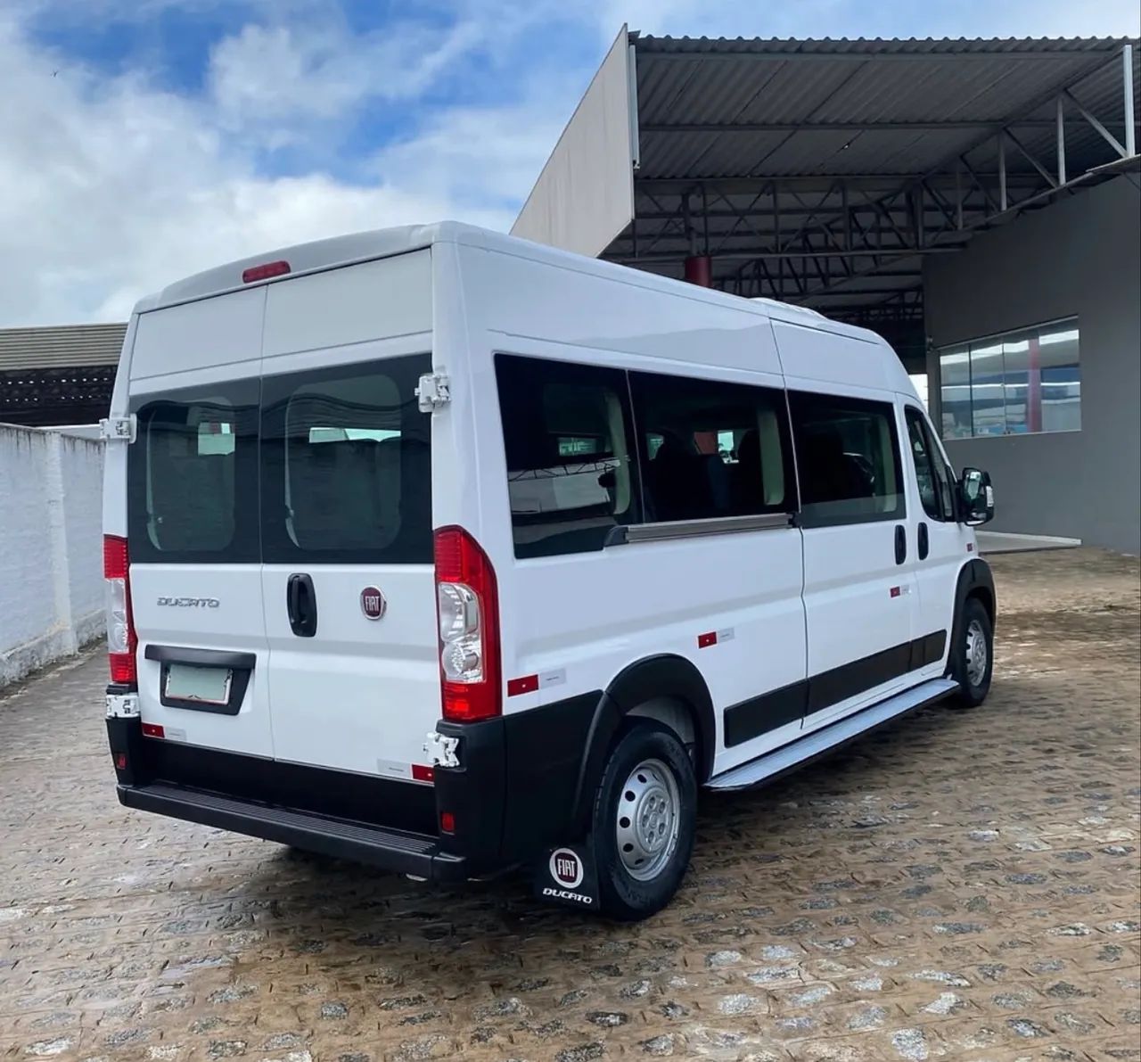 Van Fiat Ducato 16 Lugares - Foto 4