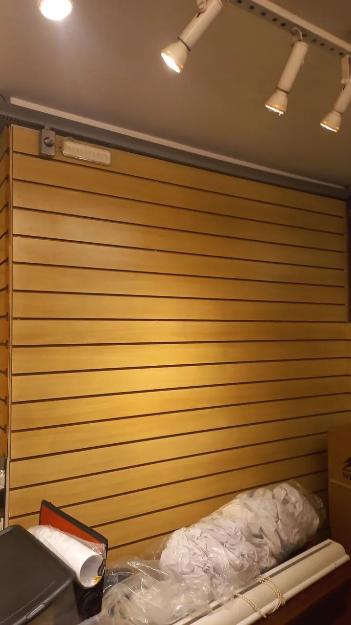 Placa canaletada slatwall 