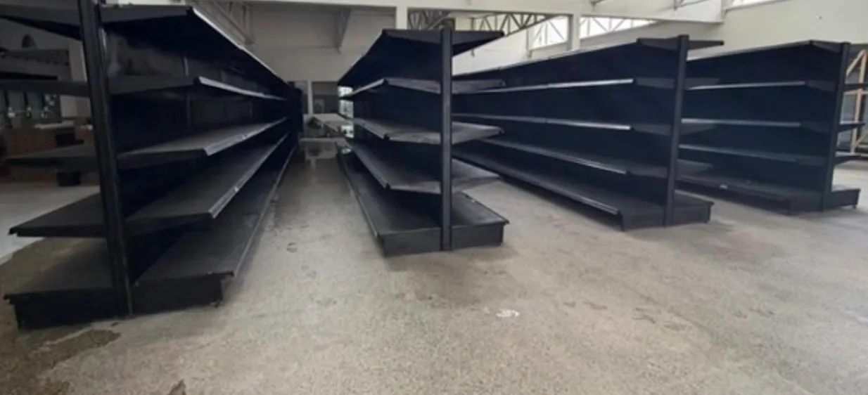 Gôndolas Reforçadas em Ótimo Estado 