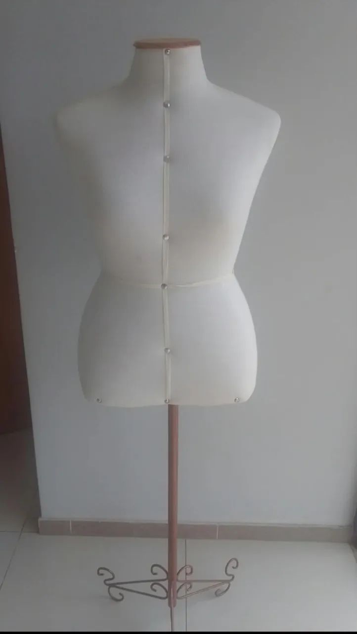 Manequim feminino plus size 