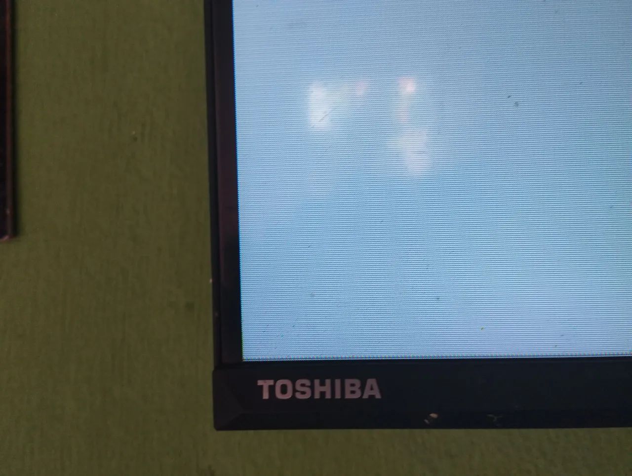 Televisão para concerta, saindo som porem sem imagem so listras - Foto 3