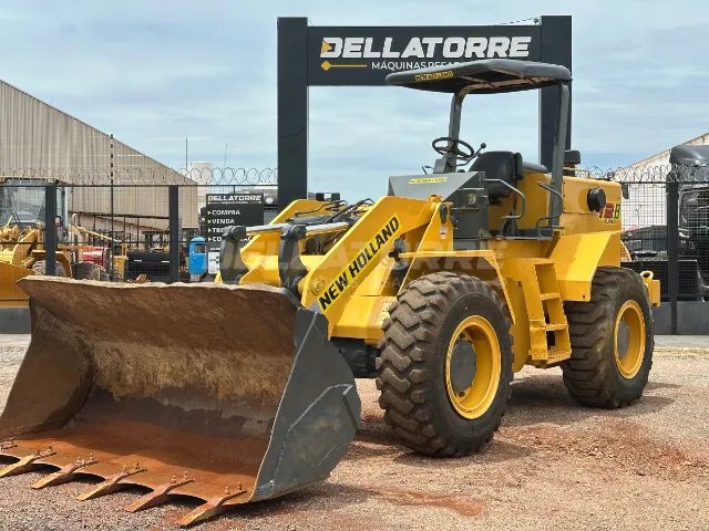 Pá Carregadeira New Holland 12B 2008 4x4