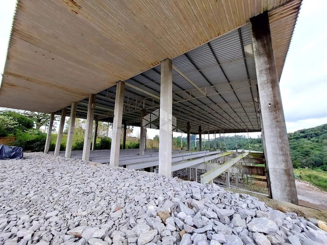 Pavilhões na BR 470 - Foto 3