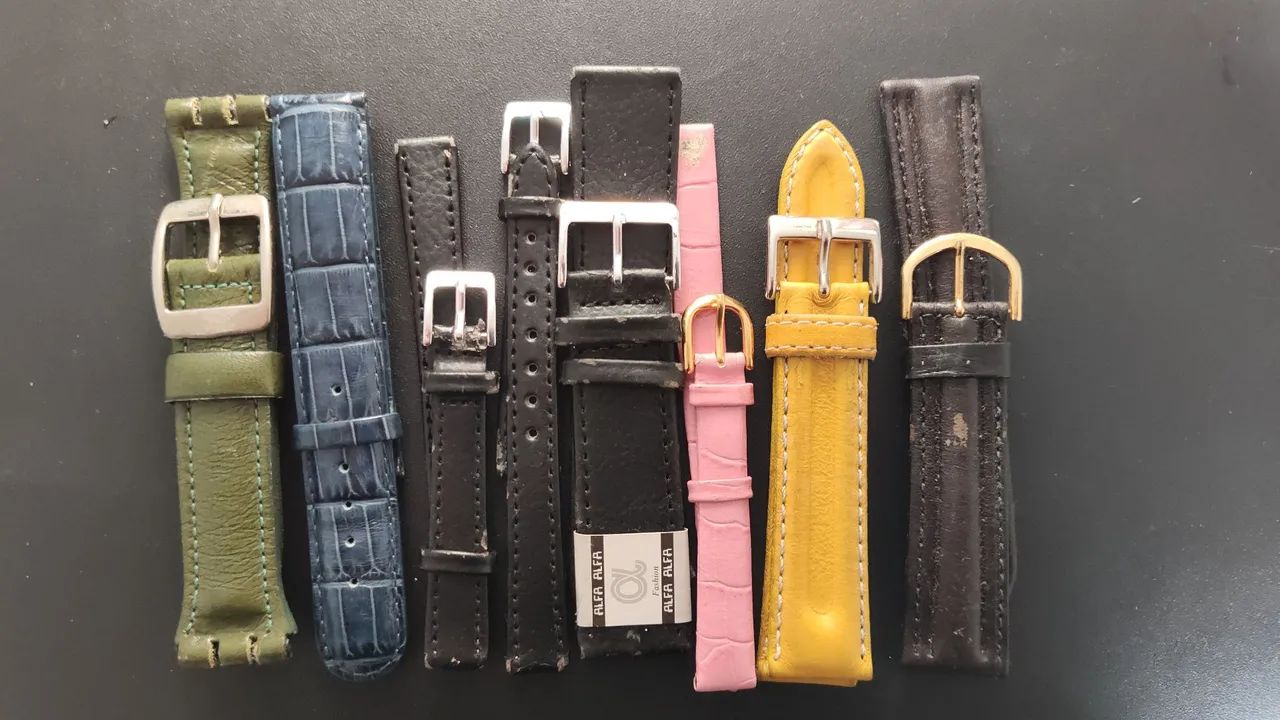pulseiras relógio de pulso couro com marcas de uso