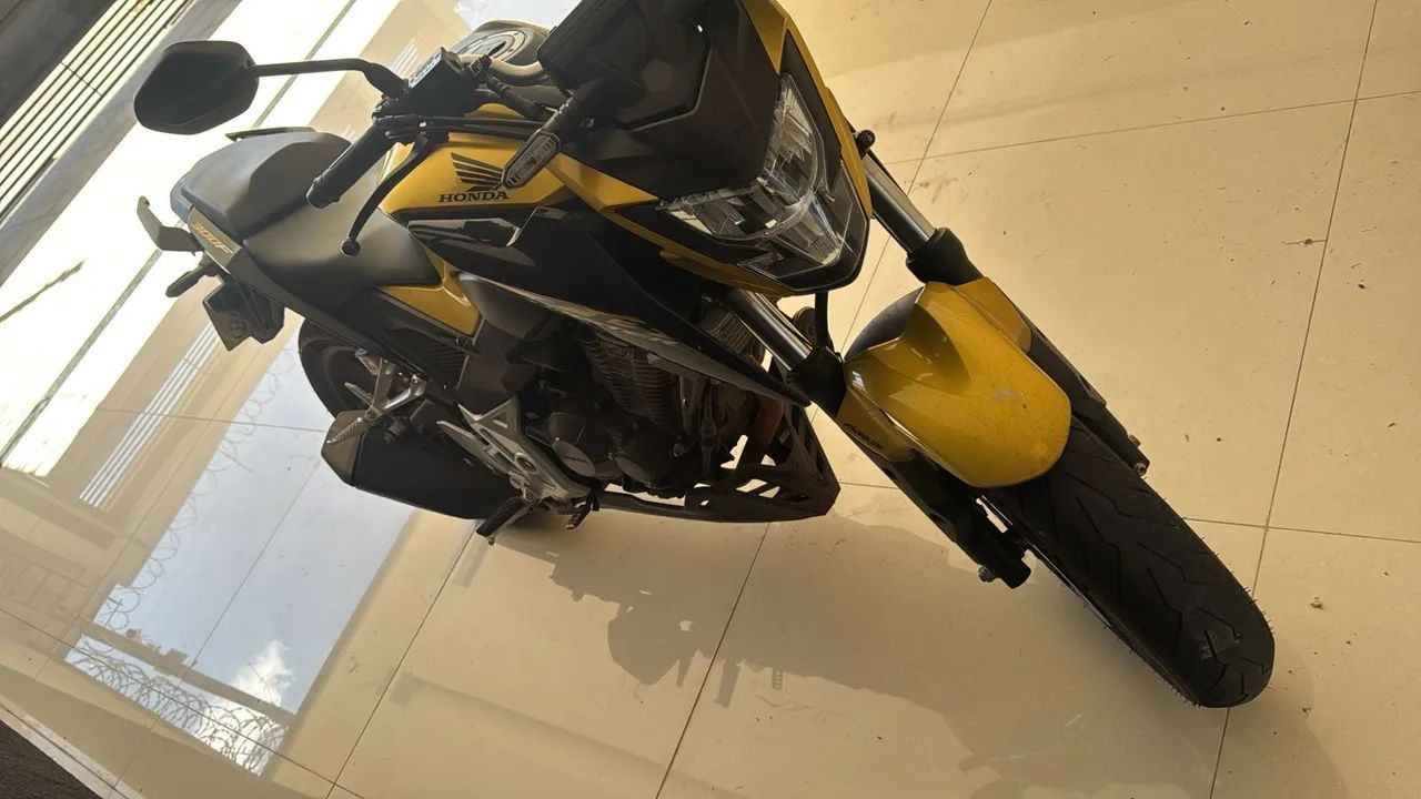 Cb300F 2024 Dourada  - Foto 3